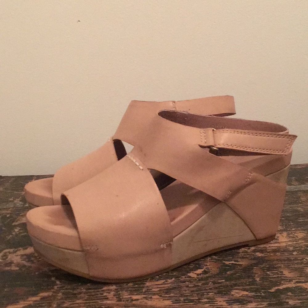 Tan Antelope Wedges